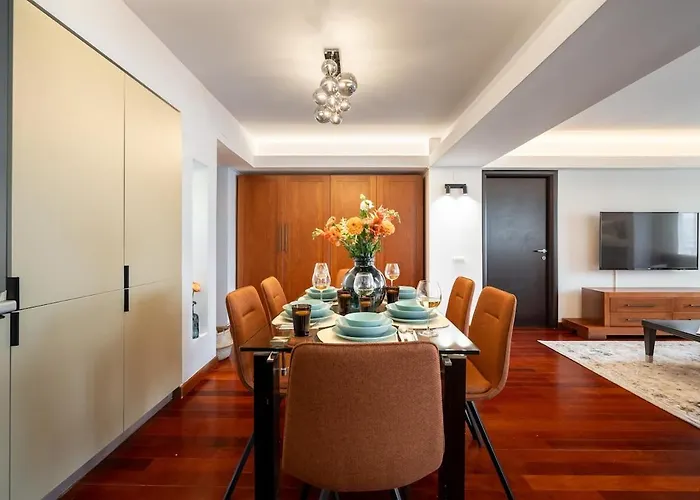 Апартаменти Spectacular River Views 2br Flat - Location *