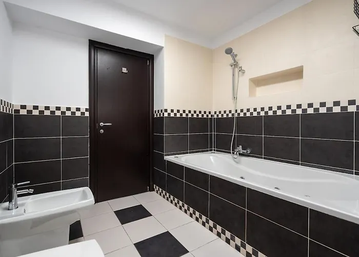 Spectacular River Views 2br Flat - Location Апартаменти