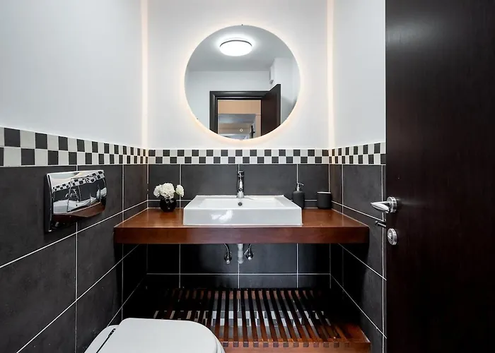 Апартаменти Spectacular River Views 2br Flat - Location *