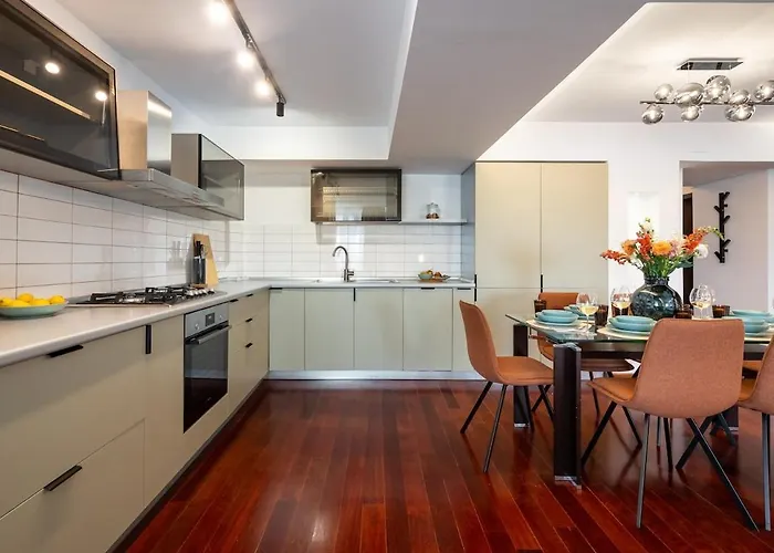 Spectacular River Views 2br Flat - Location