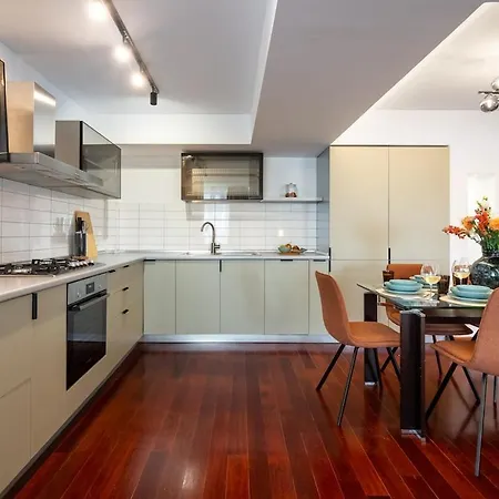 Spectacular River Views 2br Flat - Location