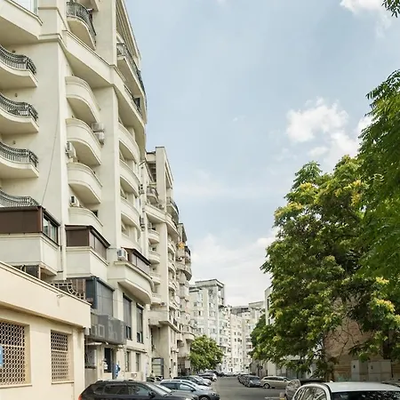 Spectacular River Views 2br Flat - Location *