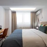 Spectacular River Views 2br Flat - Location * Bukareszt