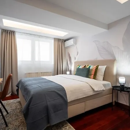 Spectacular River Views 2br Flat - Location Апартаменти