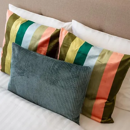 Spectacular River Views 2br Flat - Location *