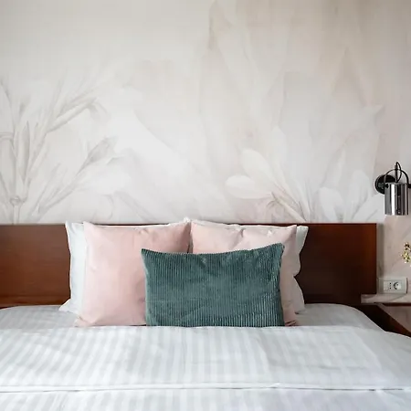 Spectacular River Views 2br Flat - Location * Bukarest