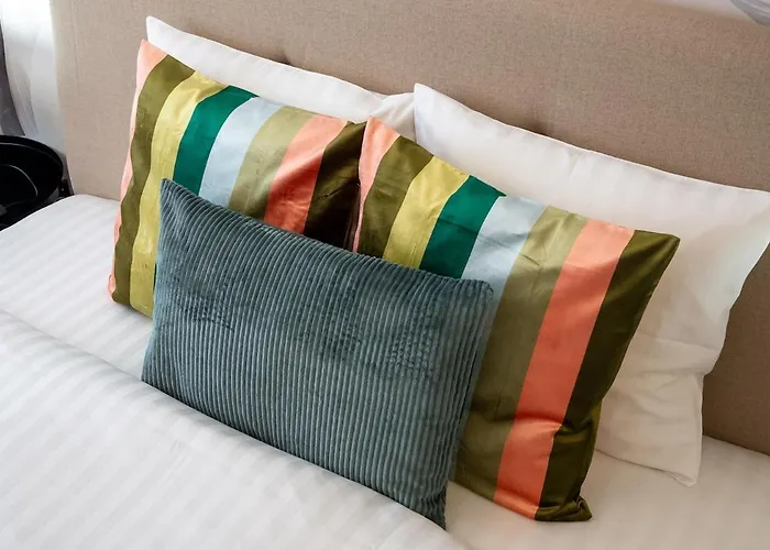 Spectacular River Views 2br Flat - Location *