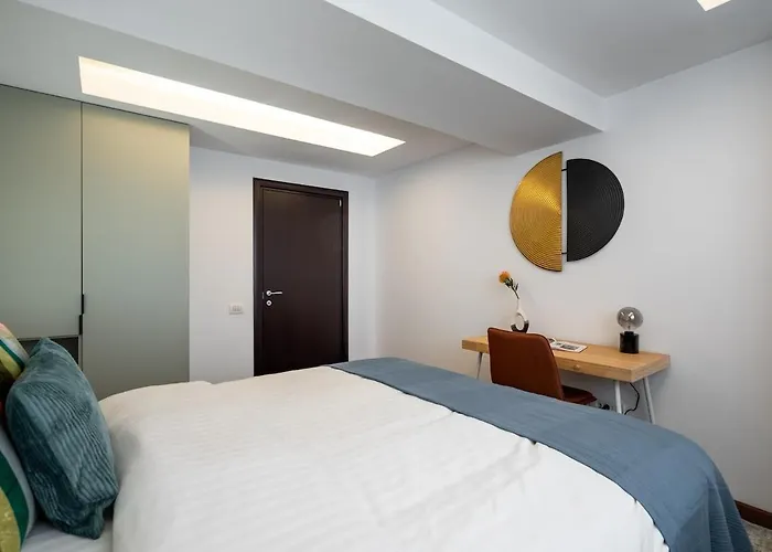 Spectacular River Views 2br Flat - Location *