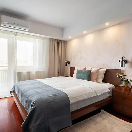 Spectacular River Views 2br Flat - Location * Bukareszt