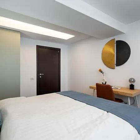 Spectacular River Views 2br Flat - Location *