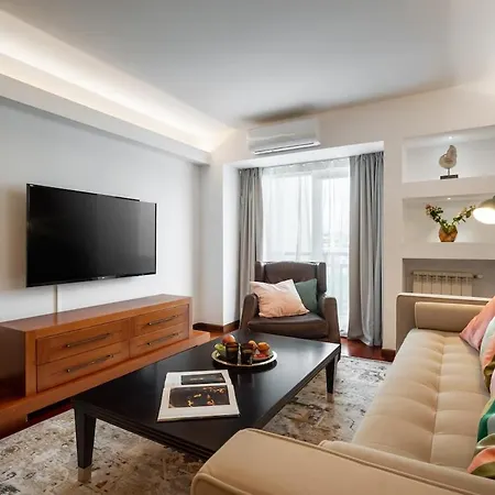 Spectacular River Views 2br Flat - Location * Bukareszt