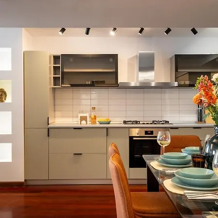 Spectacular River Views 2br Flat - Location